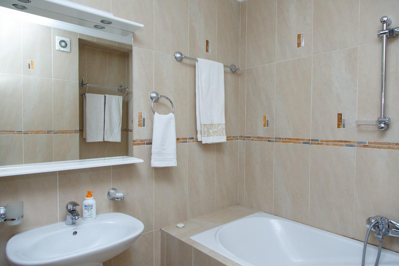 Penthouse With 3-Bedrooms Alma-Ata Exteriör bild