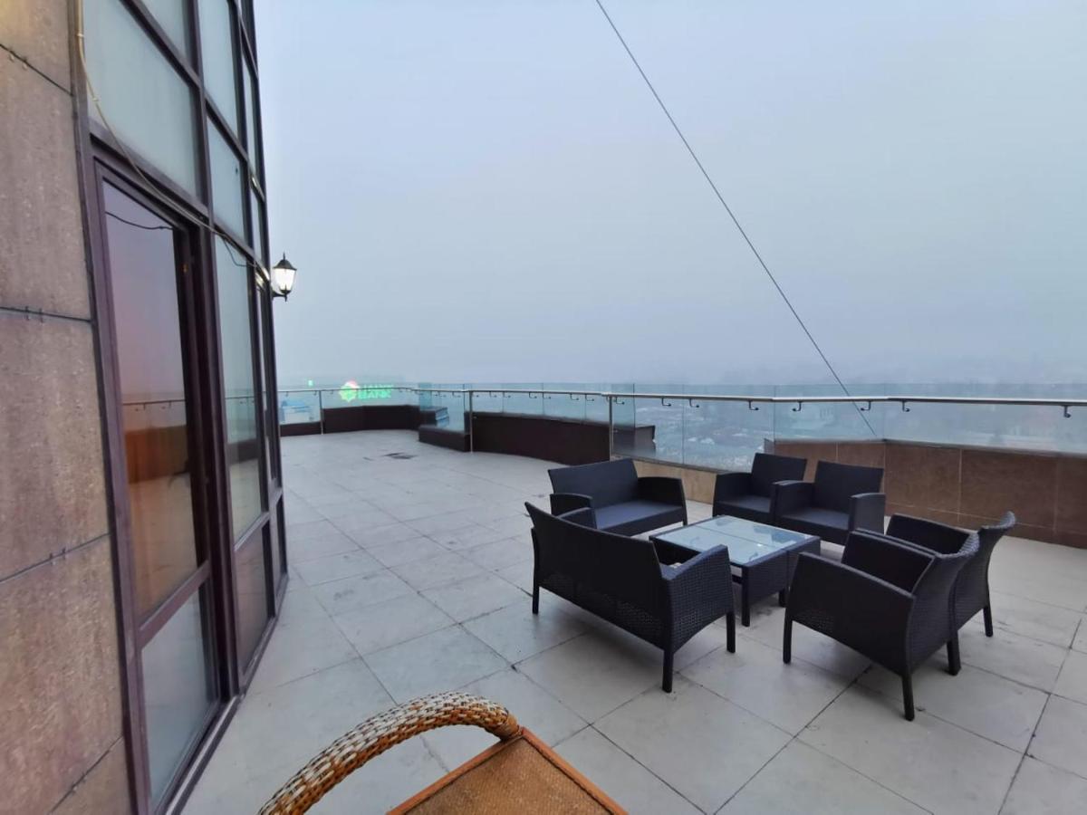 Penthouse With 3-Bedrooms Alma-Ata Exteriör bild
