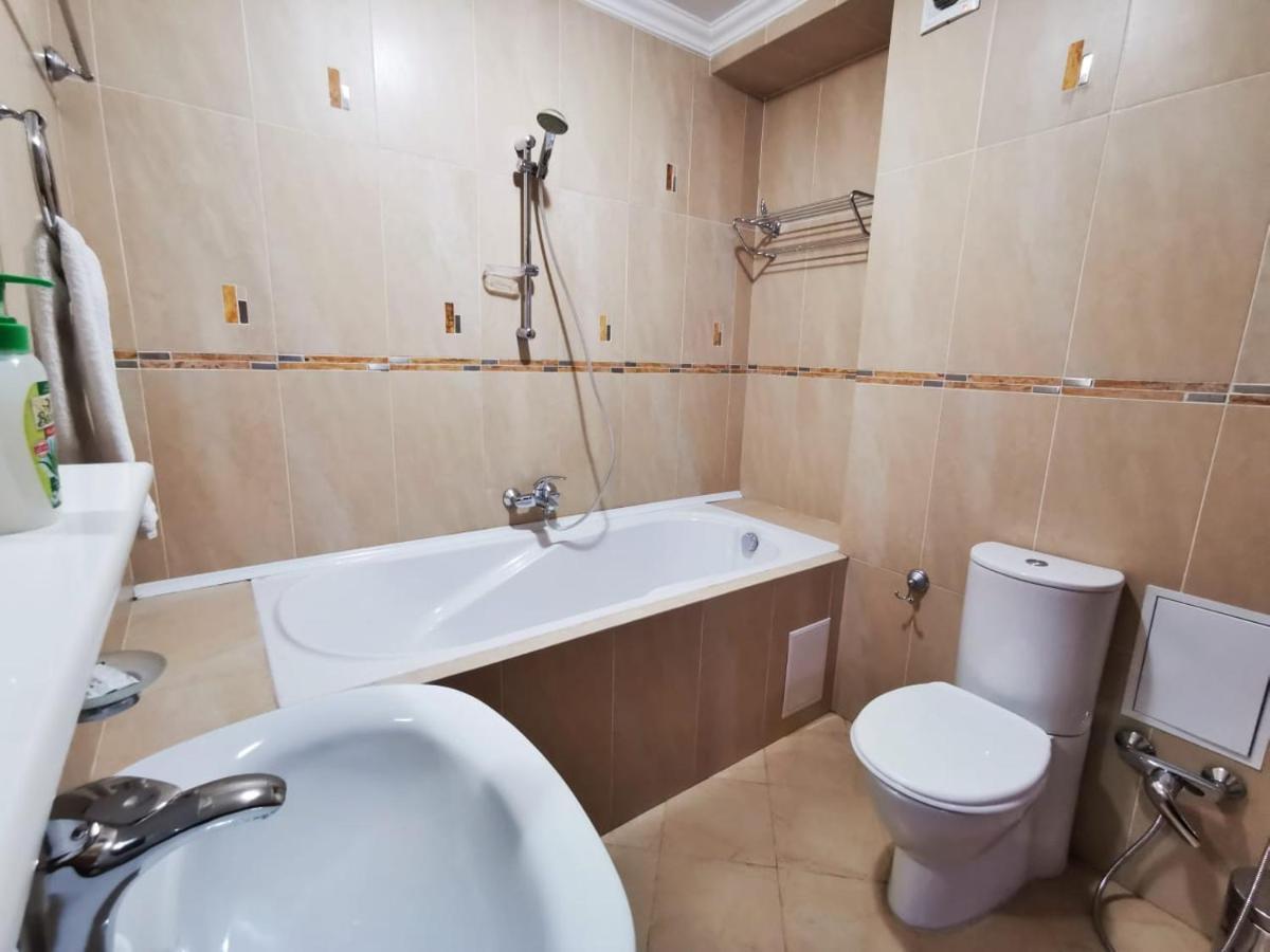 Penthouse With 3-Bedrooms Alma-Ata Exteriör bild